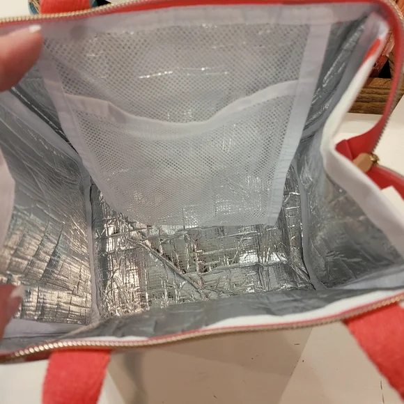 Nwt-Kate Spade Insulated White Wite With Red Strawberries Lunch bag - Picture 7 of 9